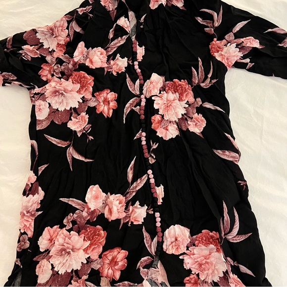 TRADITIONAL OUTFIT - Picture 2 of 3